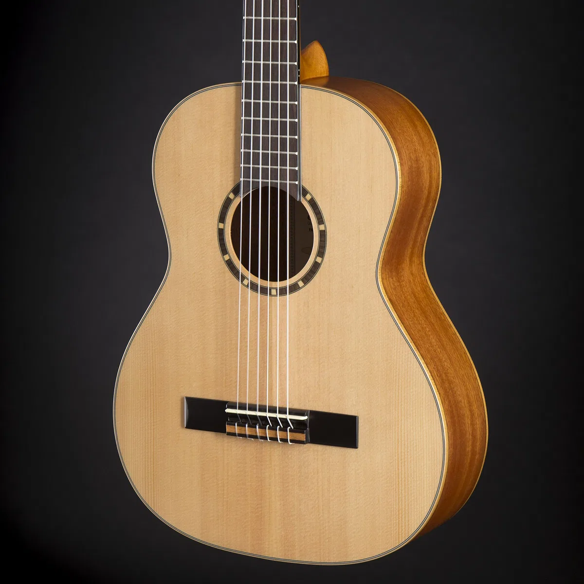 Ortega Guitars Konzert Gitarre Linkshänder – 3/4 – Family Series – Inklusive Gig Bag – Fichte, Mahagoni, Natur (R121L-3/4)