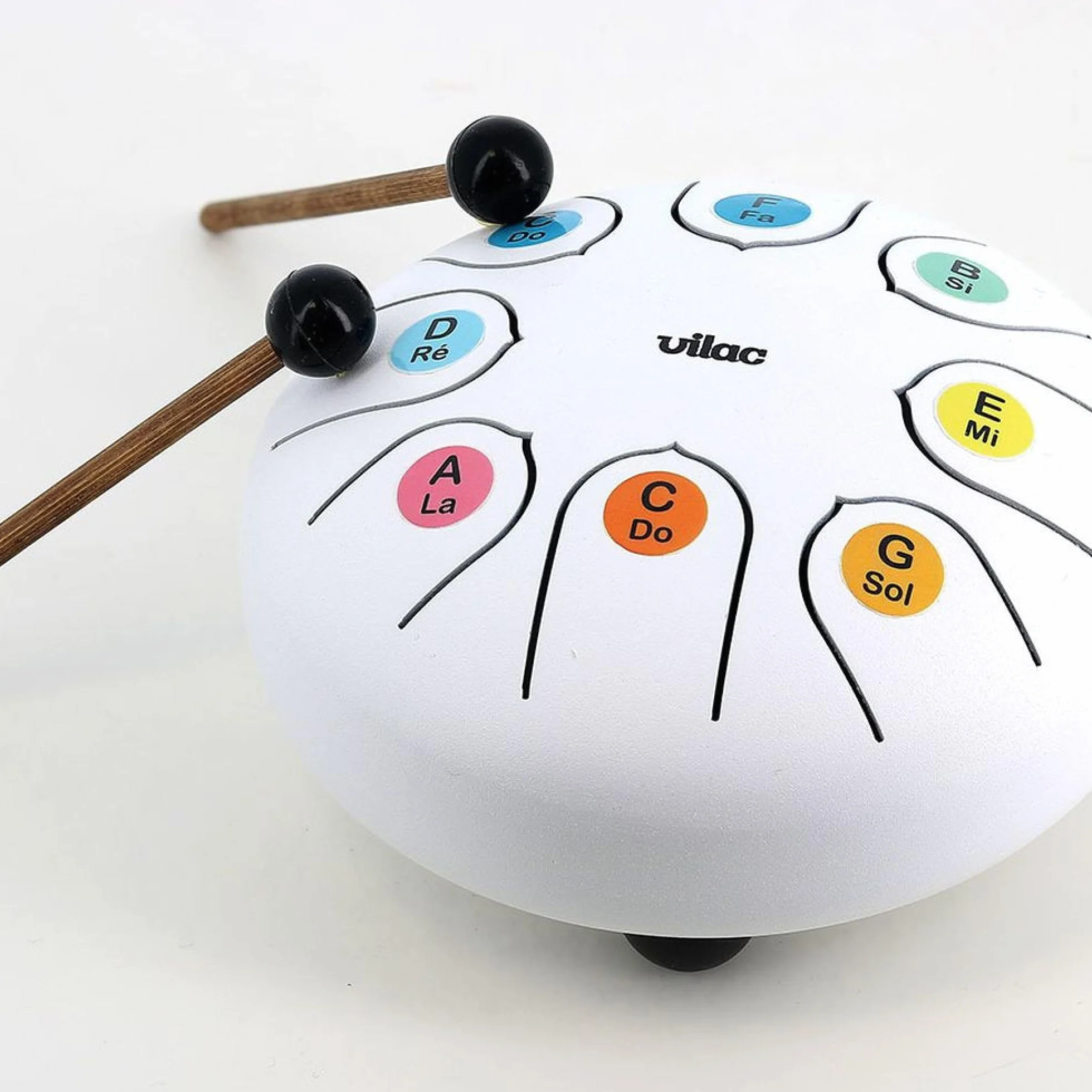 Vilac Tongue Drum-Instrument aus Metall mit Zen-Sound, gestimmt in C-Dur mit Octave, ideal für die Einführung von Kindern an die Musik. Enthält Noten und Erklärungsblatt 8379