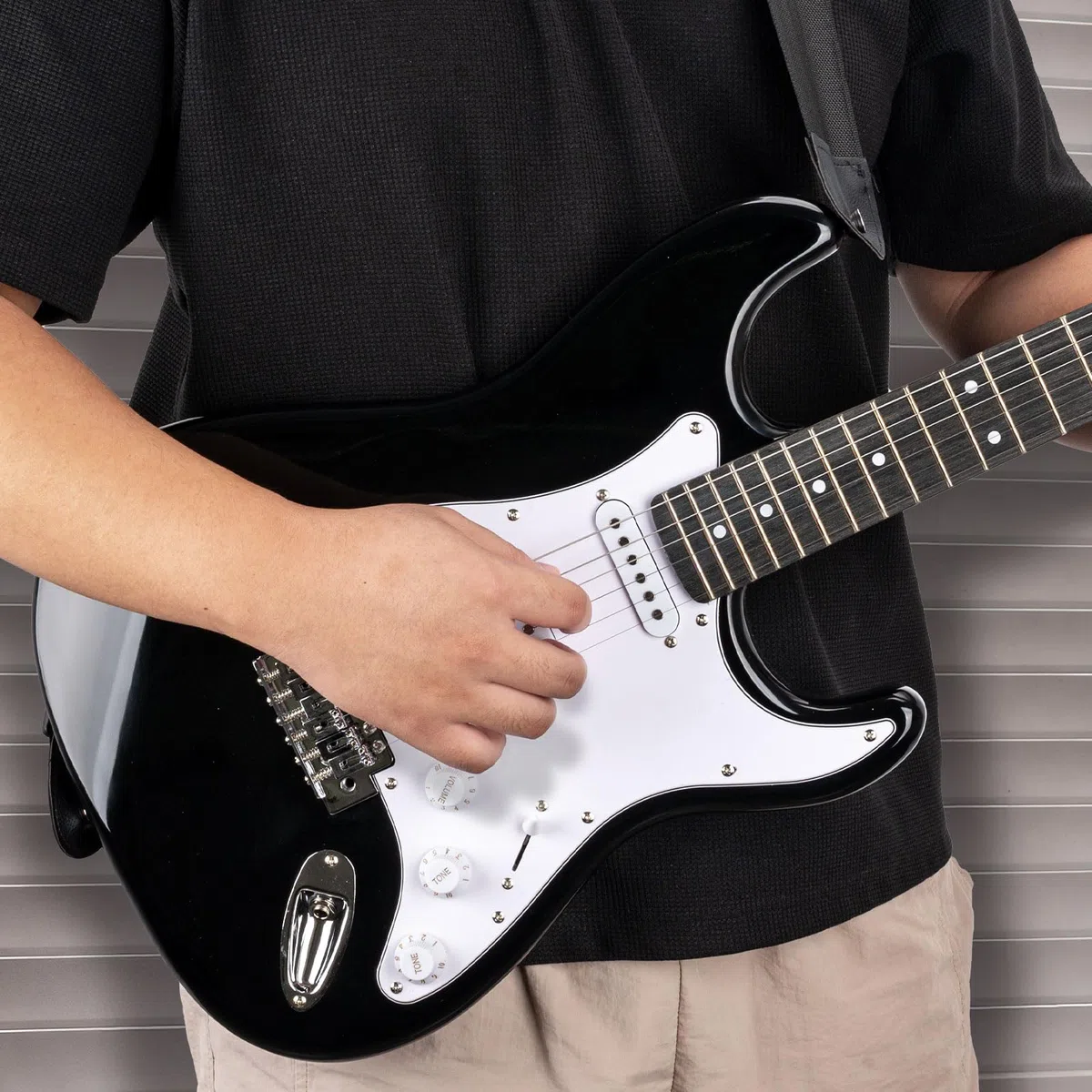 E-Gitarre 39 Zoll Anfänger E-Gitarre Kits mit Verstärker Classic SSS Tonabnehmer Komplett mit Gigbag Tuner Kapodaster Gurt Plektren Gitarrensaitenwickler Schwarz