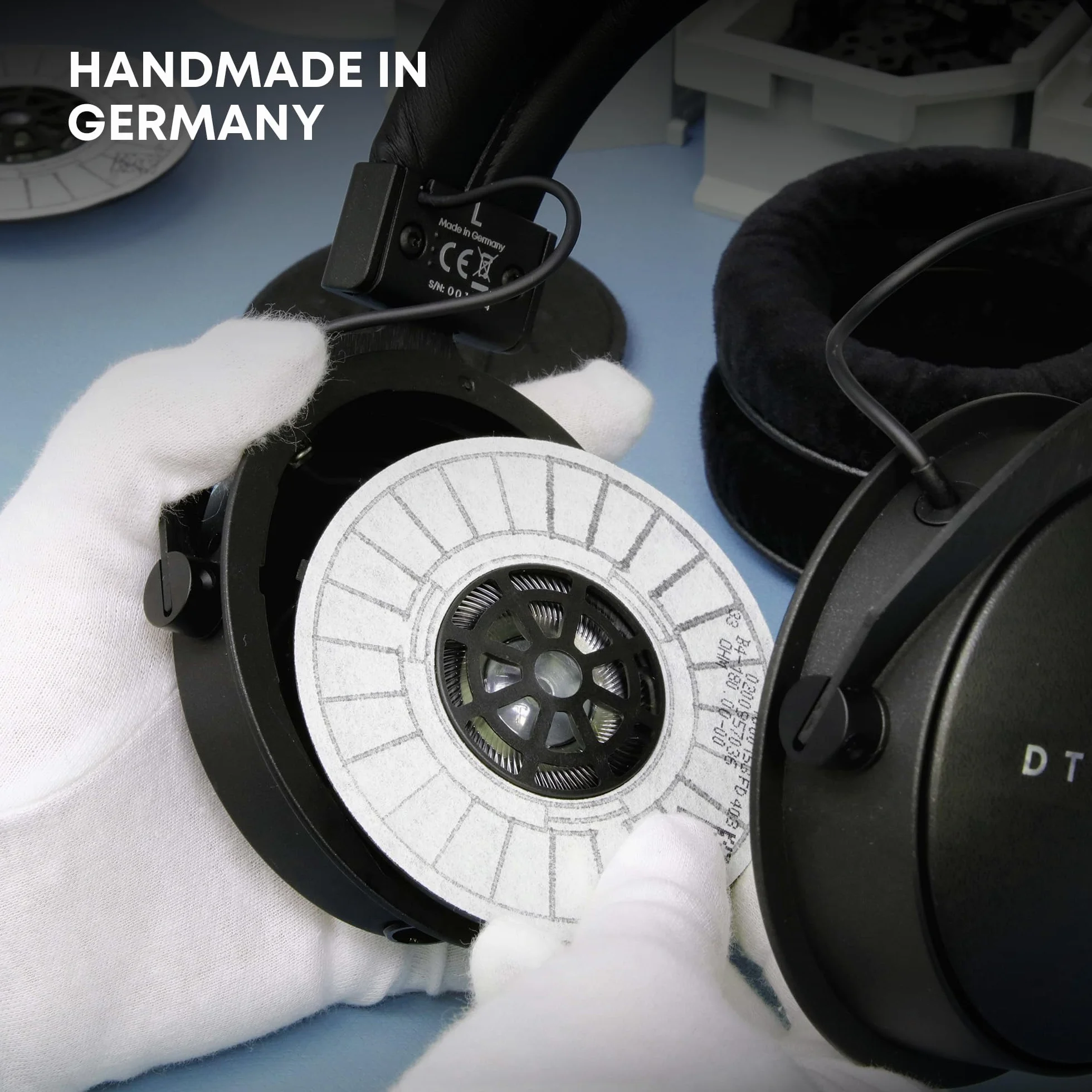 beyerdynamic DT 1770 PRO MKII Over-Ear-Studiokopfhörer in schwarz. Geschlossene Bauweise, steckbares Kabel