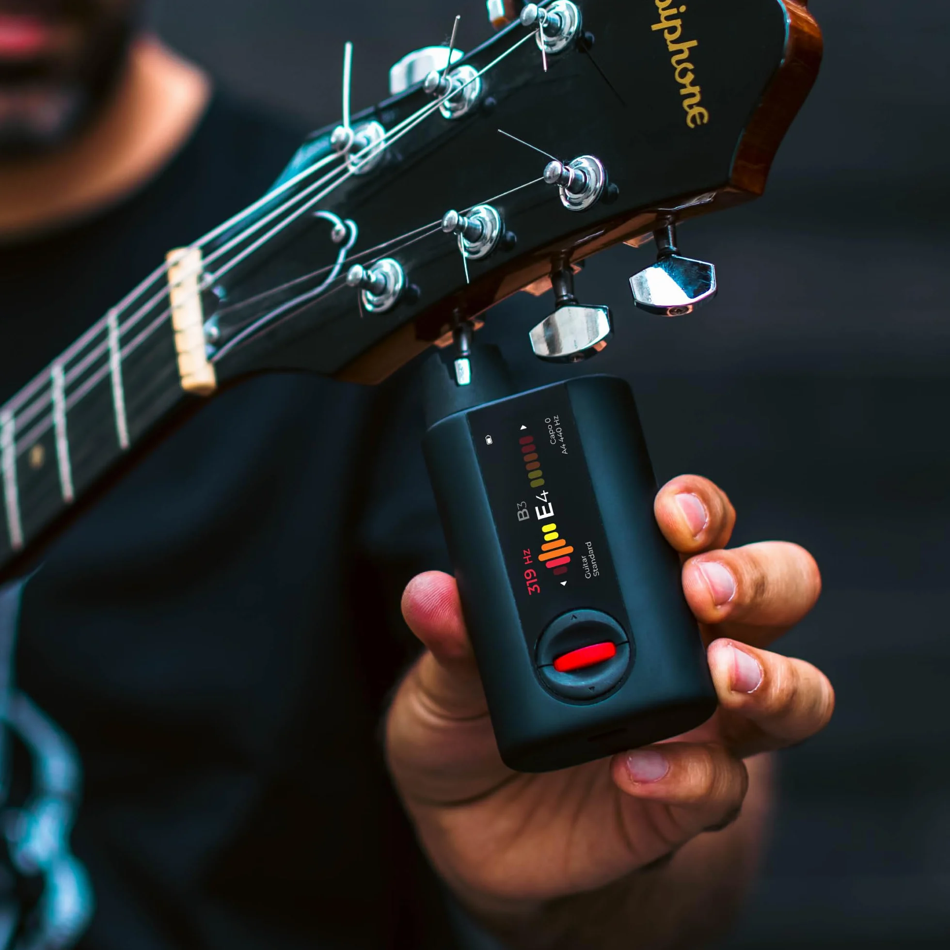 ROADIE Roadie 4 | Automatischer Gitarrenstimmer, Metronom & Saitenwickler | Für E-Gitarre, Akustikgitarre, Klassikgitarre (Nylonsaiten), Ukulele, Banjo, Mandoline | 150+ alternative Tunings