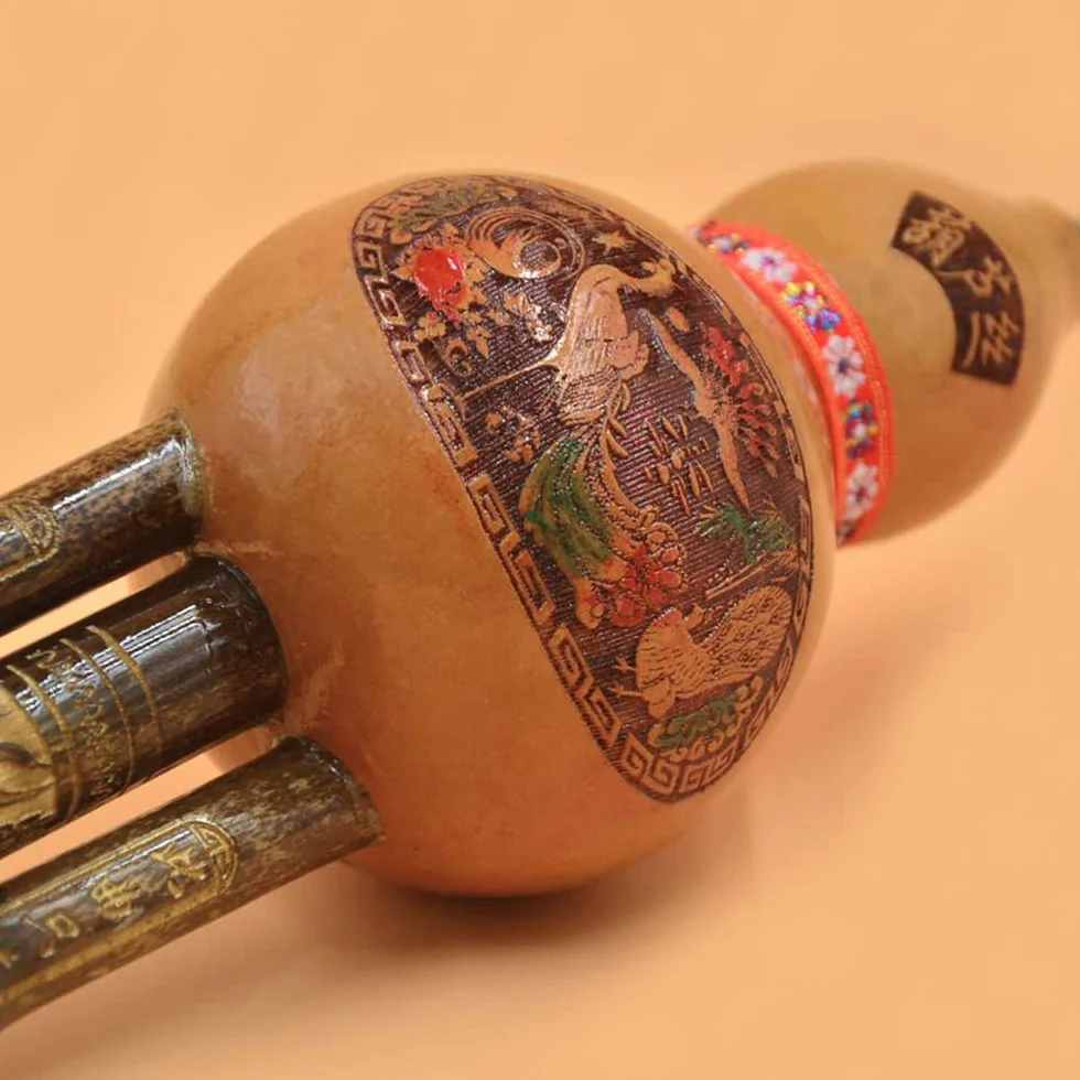 Schwarze Kürbisflöte, chinesische handgefertigte schwarze Hulusi-Kürbis-Flöte, ethnisches Musikinstrument, Tonart C, mit Etui für Musikliebhaber