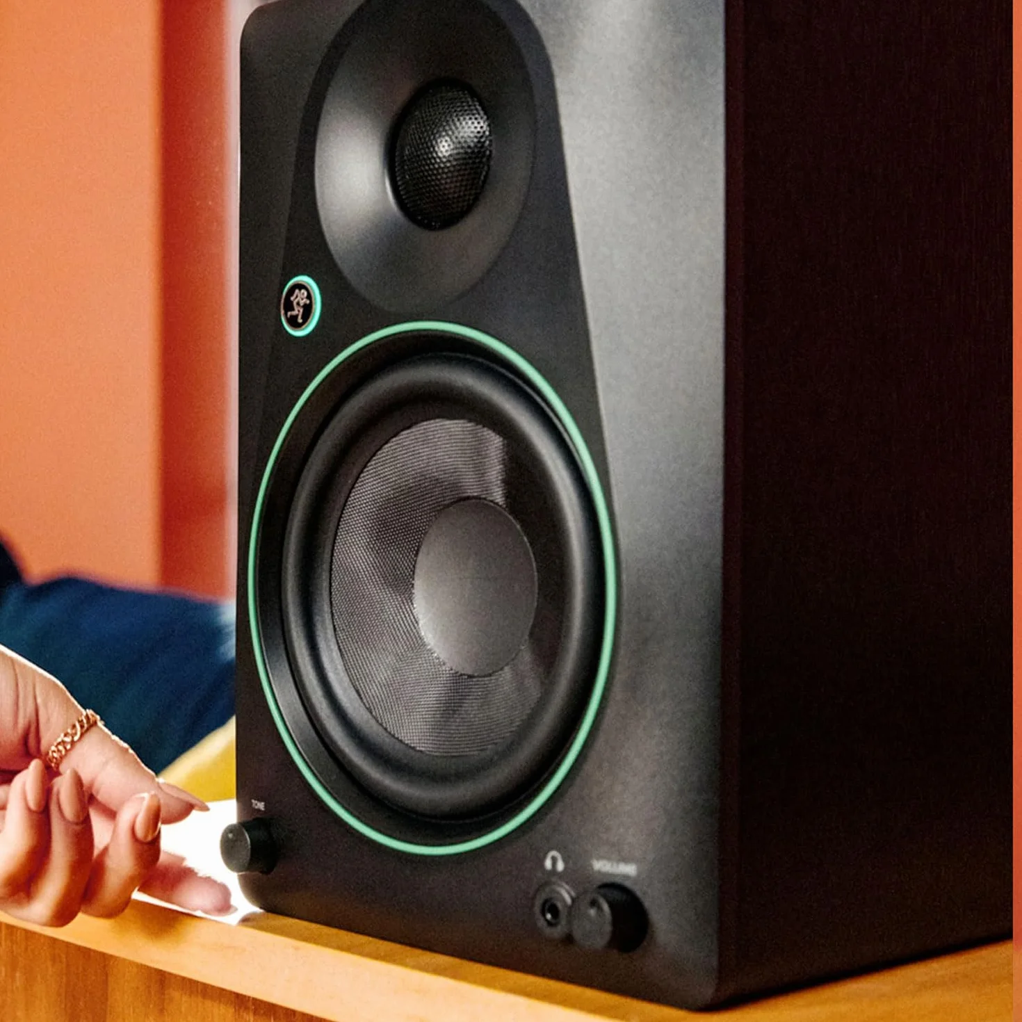 Mackie CR4.5BT Aktive 2-Wege Studio-Monitore Bluetooth Lautsprecher mit keepdrum Boxenständer