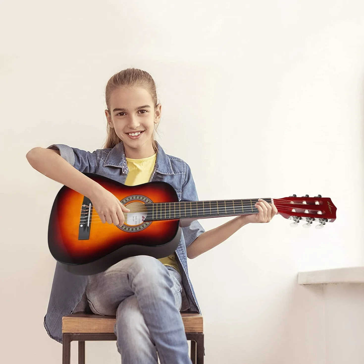ADM 1/4 Kindergitarre Junior-Konzertgitarre für Anfänger mit Clip-Stimmgerät, Tasche, Gurt, Zusätzlichen Saiten und Plektren, Sunburst